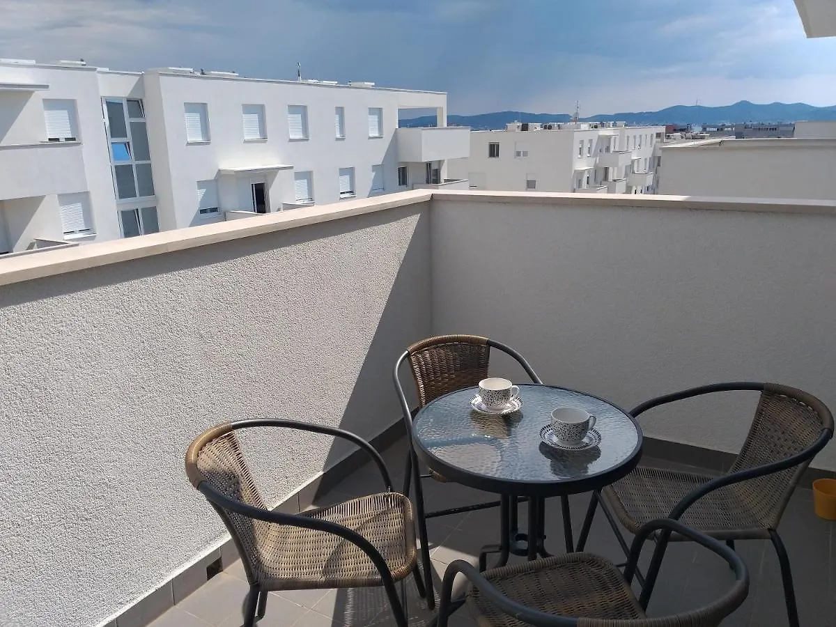 Apartment T&T Visnjik 자다르